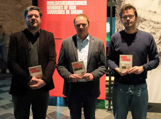 Dimitry Soenen, schepen van musea, samen met collega's uit het museum