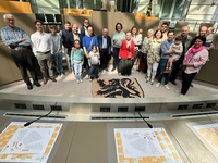 Groepsfoto in de koepelzaal van het Vlaams parlement